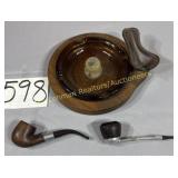 Pipe ashtray with 2 pipes