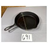 Vintage Favorite  Piqua #10 Cast Iron skillet