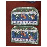 (2) HOLIDAY ACCENT RUGS    18" X 28.5