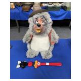 DISNEY LOT: MICKEY MOUSE BACK SCRATCHER &