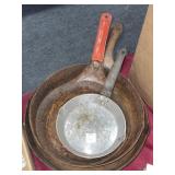 (4) ALUMINUM PAN/CAST IRON/SKILLETS
