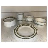 (47PC) CORNING CORELLE SPRING BLOSSOM GREEN