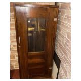 WOODEN GUN CABINET & CONTENTS