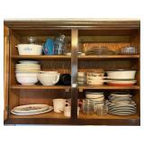 CONTENTS OF (2) KITCHEN CUPBOARDS: GLASS BAKING