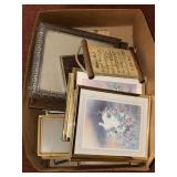 ASSORTED PICTURE FRAMES & FRAMED WALL DECORATIONS