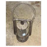 DIETZ MONARCH LANTERN WITH GLASS GLOBE (CRACKED)