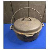 NO 8 MARKED CAST IRON BEAN POT WITH LID AND HANDLE