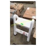 Rubbermaid folding step stool