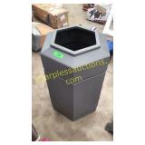 Plastic trash can