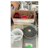 Pot w/ lid, shelf brackets, vases