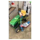 Kids pedal tractor & scooter