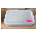 10 plastic containers with lids