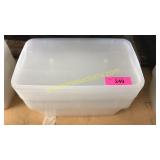 10 plastic containers with lids