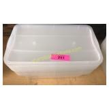 10 plastic containers with lids