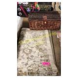 30"x45" bath rug, wicker basket