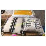 Decorative pillows, bed pillow
