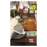 Bath rug, wood bowl, misc home decor