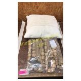 Wood garlands, decorative pillow