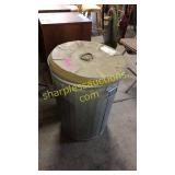 Metal trash can with lid