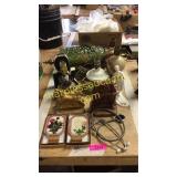 Decor. Lamp, knickknacks, misc