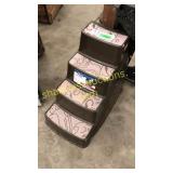Pet steps