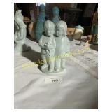 Isabel Bloom med girl & boy holding frog