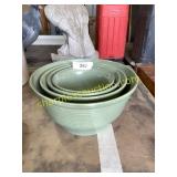 Set of 4 green ceramic bowls