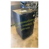 Mini fridge-7 DAY GUARANTEE