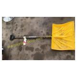 Snow shovel