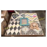 Decorative picture frame