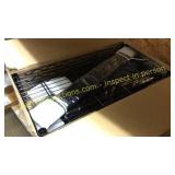 Metal wire shelving unit