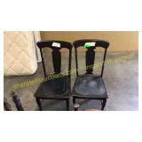 wooden chairs (QTY X 2)