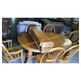 Large Oak table w/ 6 chairs, 4 leaves