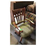 Wood/fabric swivel chair