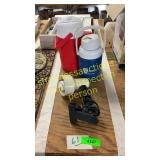 2 thermos/cooler, lamp
