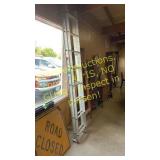 Metal extending ladder