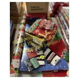 Gift wrap, boxes, cards, inflatable Gekko