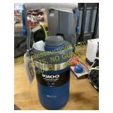 Igloo vacuum insulated stainless 1/2 gal