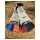 Try swim fins mismatched