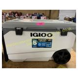 Igloo 90-Qt. Latitude Wheeled Roller
