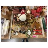 Assorted holiday deco, misc deco