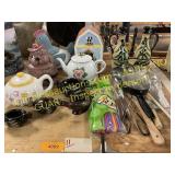 Cookie Jars, Tea Pots, Kitchenware