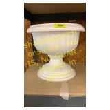 Pedestal flower planter