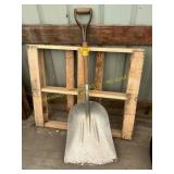Metal shovel