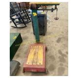 Feed scale with weights