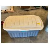 Rubbermaid plastic totes