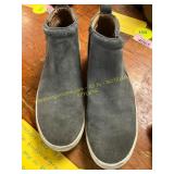 Womens 9.5 Softt Britton ll Slip On