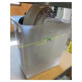 Iris dog food container with clasp basket