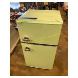 Insignia mini fridge (7 day GUAR)
