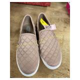 Steve Madden Size 8.5 Slip Ons